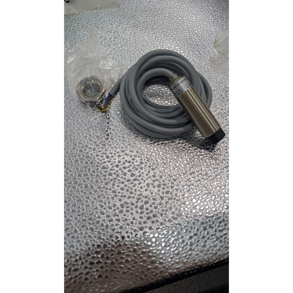 Allen-Bradley 872C-A10N18-A2‎ Inductive Proximity Sensor 20-250V AC N.O. 500mA